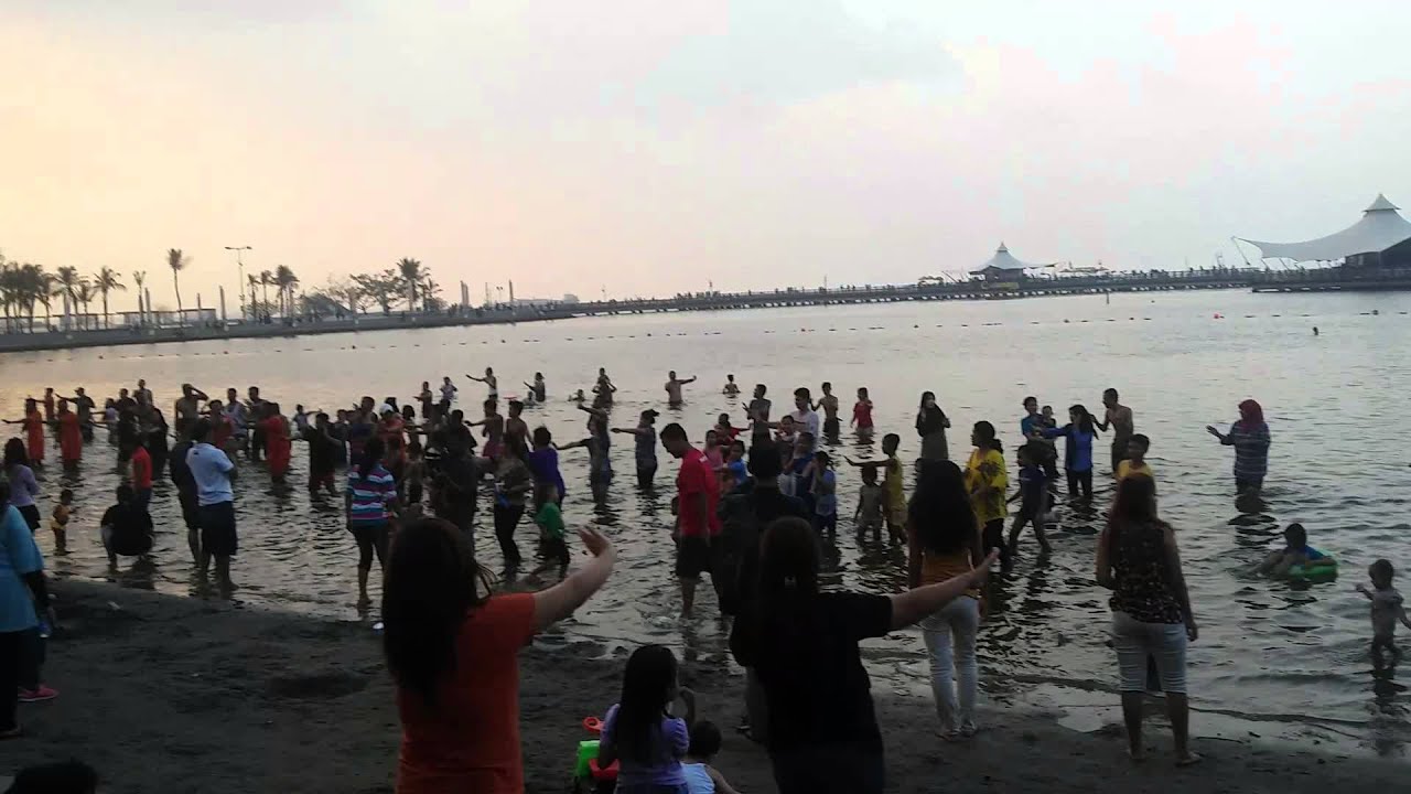 Senam sore @ beach pool ancol