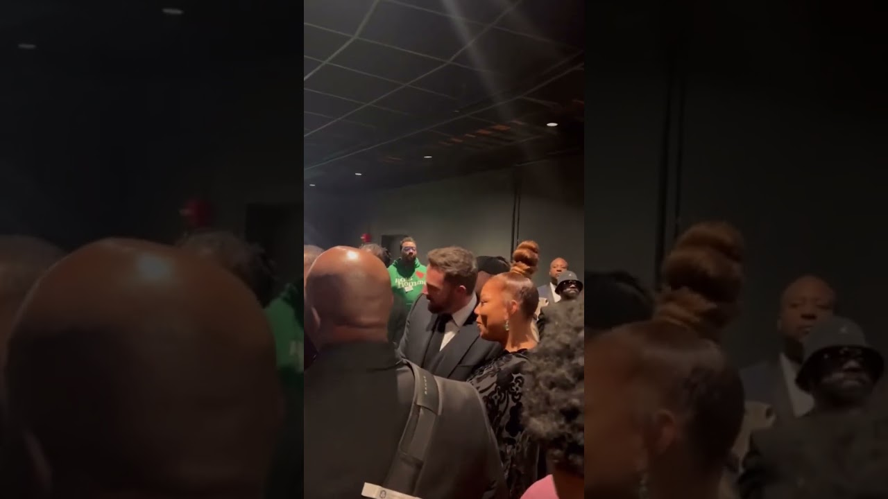 Ben affleck having good time at the Grammys