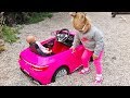 Little girl elis ride on mercedes power wheel  stuck in the gravel with thomas help assistance