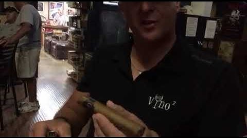 Cutting a Torpedo Cigar Properly. Simple.
