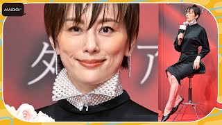 米倉涼子、「フェンディ」のタイトドレスで美脚見せ　総額1億円のジュエリーで華やかに