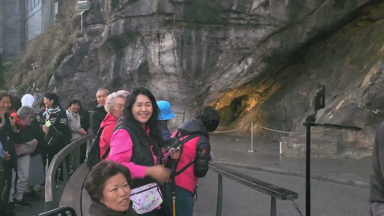 프랑스 루르드 발현 동굴 미사