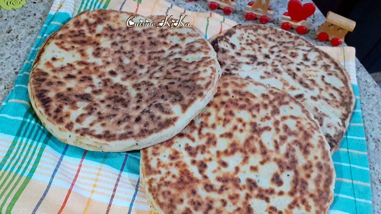 إذا ما لقتيش السميد ، جربي خبز المقلة بالفرينة و اللبن ، طري جدا و شهي و بطريقة سهلة و سريعة