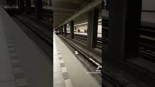 příjezd Metra Siemens M1 Na stanici Hlavní nádraží #praha #metro #shorts