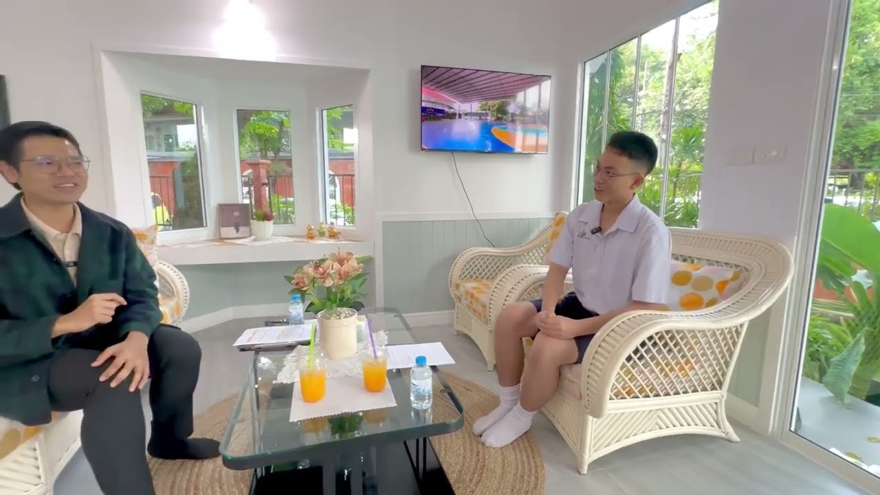 พี่ภูผา จักรภพ วรรณชารี ได้กลับมาเยี่ยมโรงเรียนสาธิปทุม