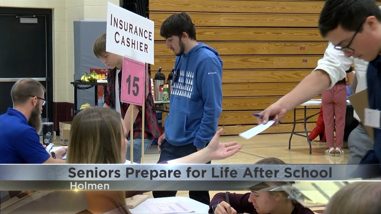 Holmen High School Seniors learn financial literacy with Reality Store