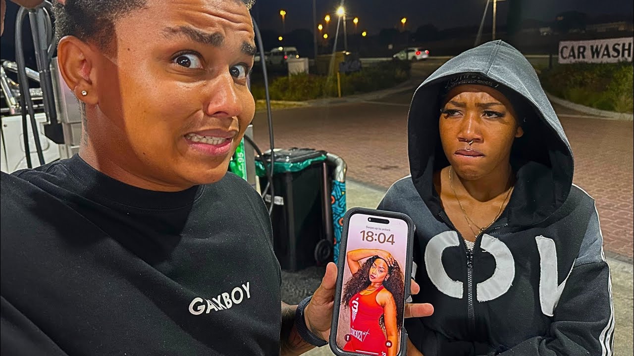 Я ПОСТАВИЛ ЕЁ ПОРУЧКУ В КАЧЕСТВЕ ОБОЕВ!! (напрягся)