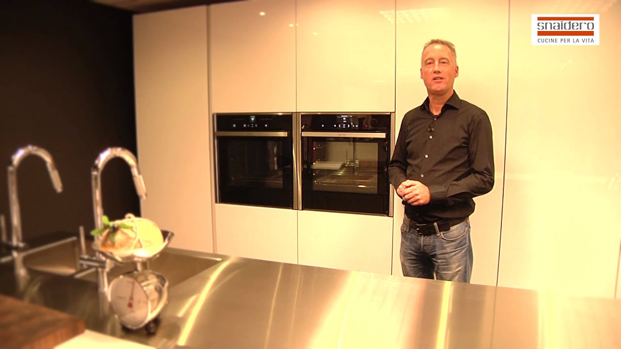 Showroomkeuken s14 in de snaidero showroom, versie bianco luce ...