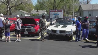 Classic Cars Dazzle In Epic Show At Chuck-A-Burger