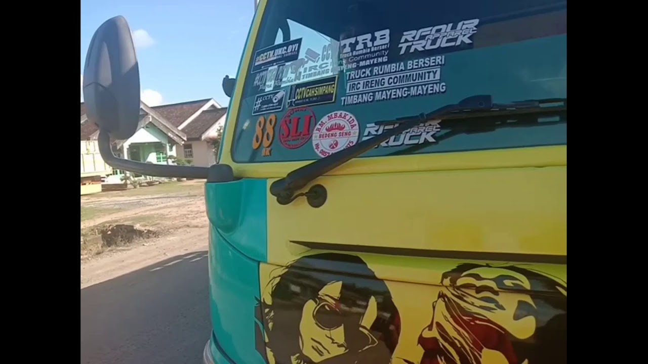  Truk  vs fuso  saling adu oleng  parah CCTV SRIKATON PANCEN 