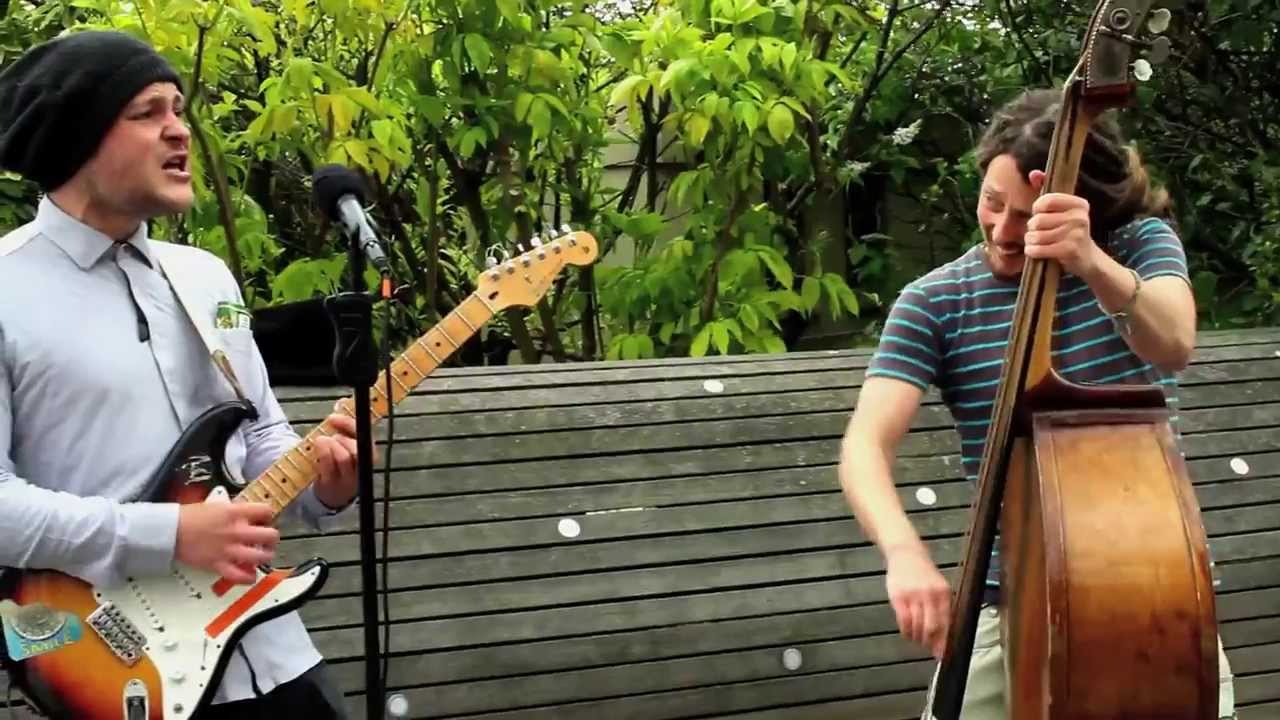 Paul Fitzgerald 'The Human Jukebox' on the streets of Brighton  Kindly filmed and uploaded by Josie