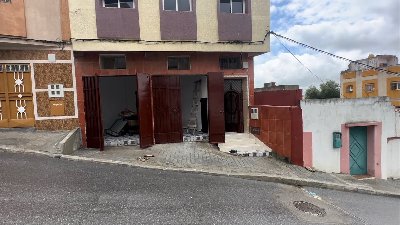 دار للبيع في مغوغة كبيرة علا شاريع 60 ومتر 0630298833