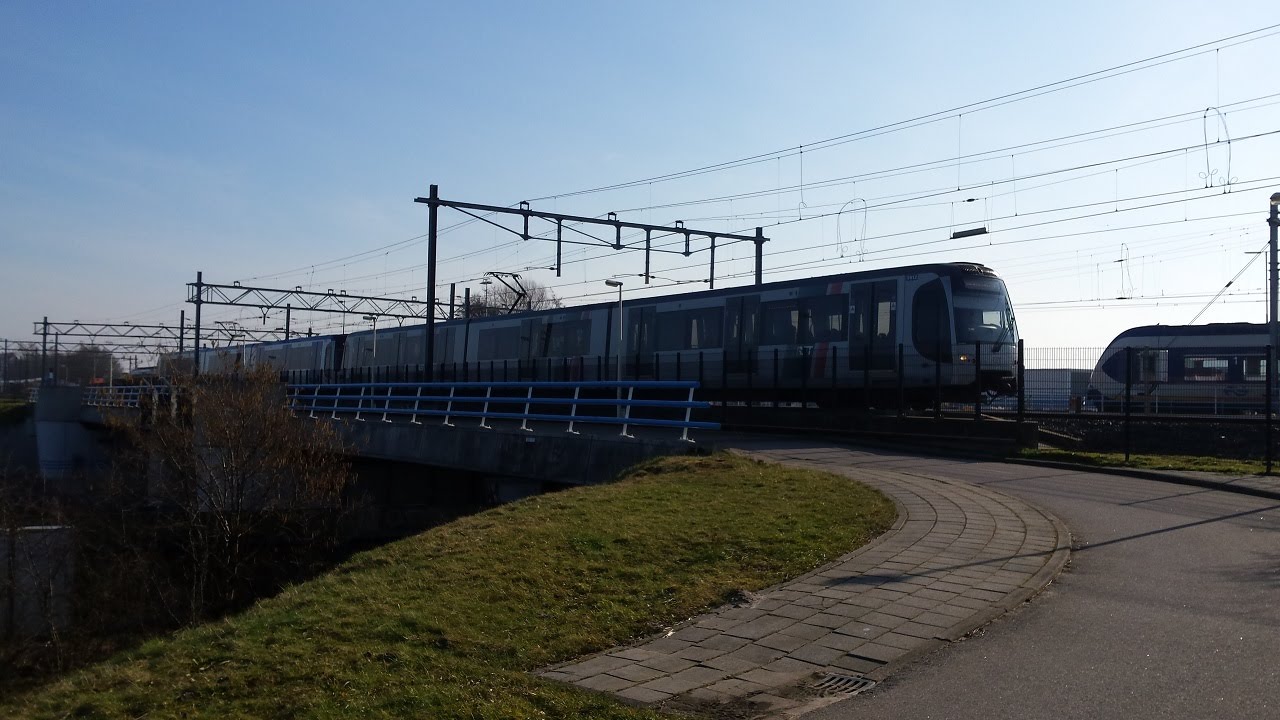 RET Metro Combi Type R (5612-5512) nabij Forepark op lijn E richting Den Haag Centraal