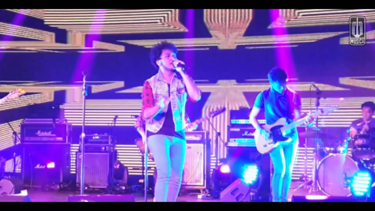 NIDJI feat DJ Hogi - Shadows (Live Performance)