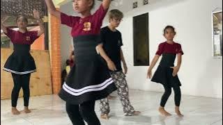 Rania belajar tari jaipong SIRUNG ,sanggar mustikapura cikalongwetan bandungbarat