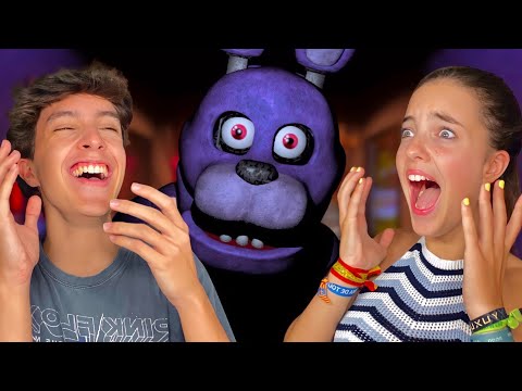 MI HERMANA juega Five Nights at Freddy's por PRIMERA VEZ !!