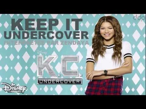 Keep it Undercover interprété par Zendaya (chanson du générique de K.C