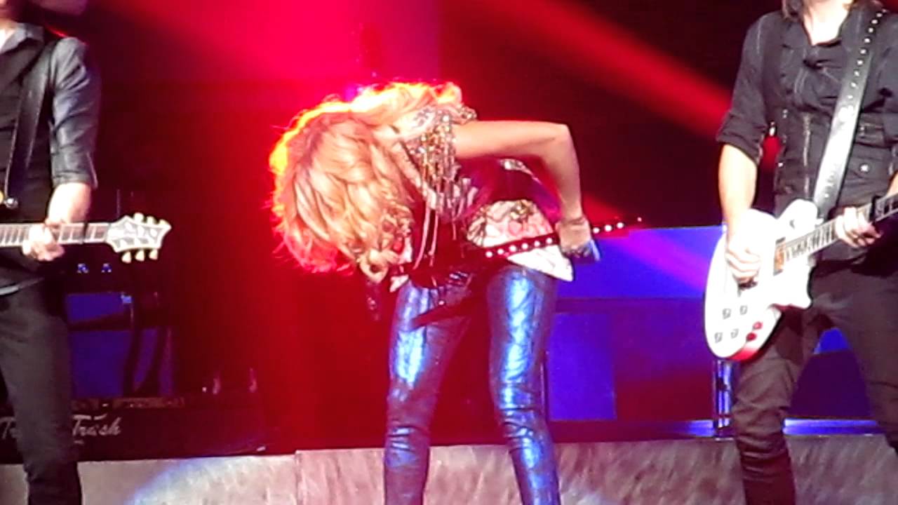 Carrie Underwood"Sweet Emotion" LIVE! YouTube