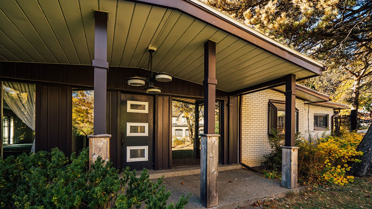 They Were Forced To ABANDON This Unbelievable 1971 Ranch Home