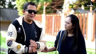 PRIA BUTA YANG DI TOLONG OLEH SEORANG WANITA BAIK HATI DIANTAR SAMPAI BERTEMU DENGAN ISTRINYA