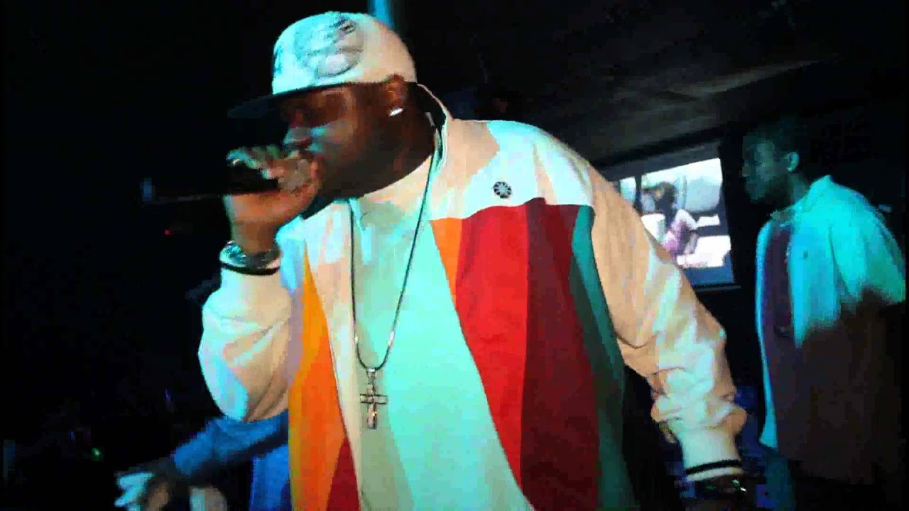 Boy Wonda - Bathroom Pictures Live