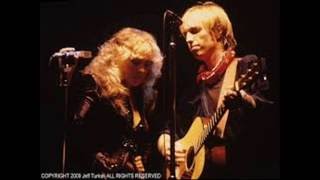 Video thumbnail of "Tom petty with Stevie Nicks "Needles and Pins" (1985/Live)"