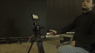 Remote slider filmed by a robot camera