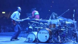 De Staat (supporting Muse) - Get On Screen - live Munich 2016-March-31