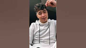 انا صاحبك واخوك اي اللي جرالك من الدنيا 