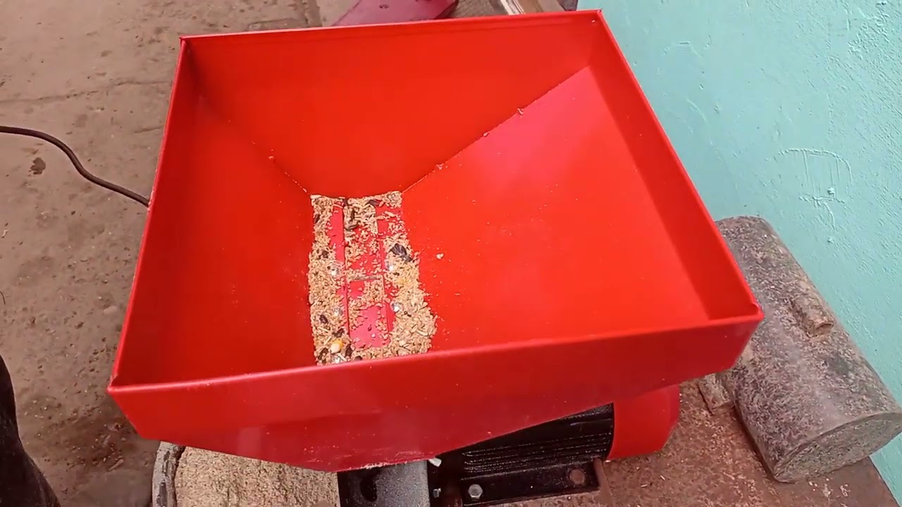 Moara Elefant, macină cereale și lucerna .