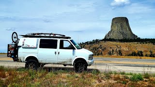 Devils Tower, Wyoming + Meet Lizzie, Juniper & See Their Schoolie 