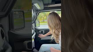 Famous roll down the window! Wealth