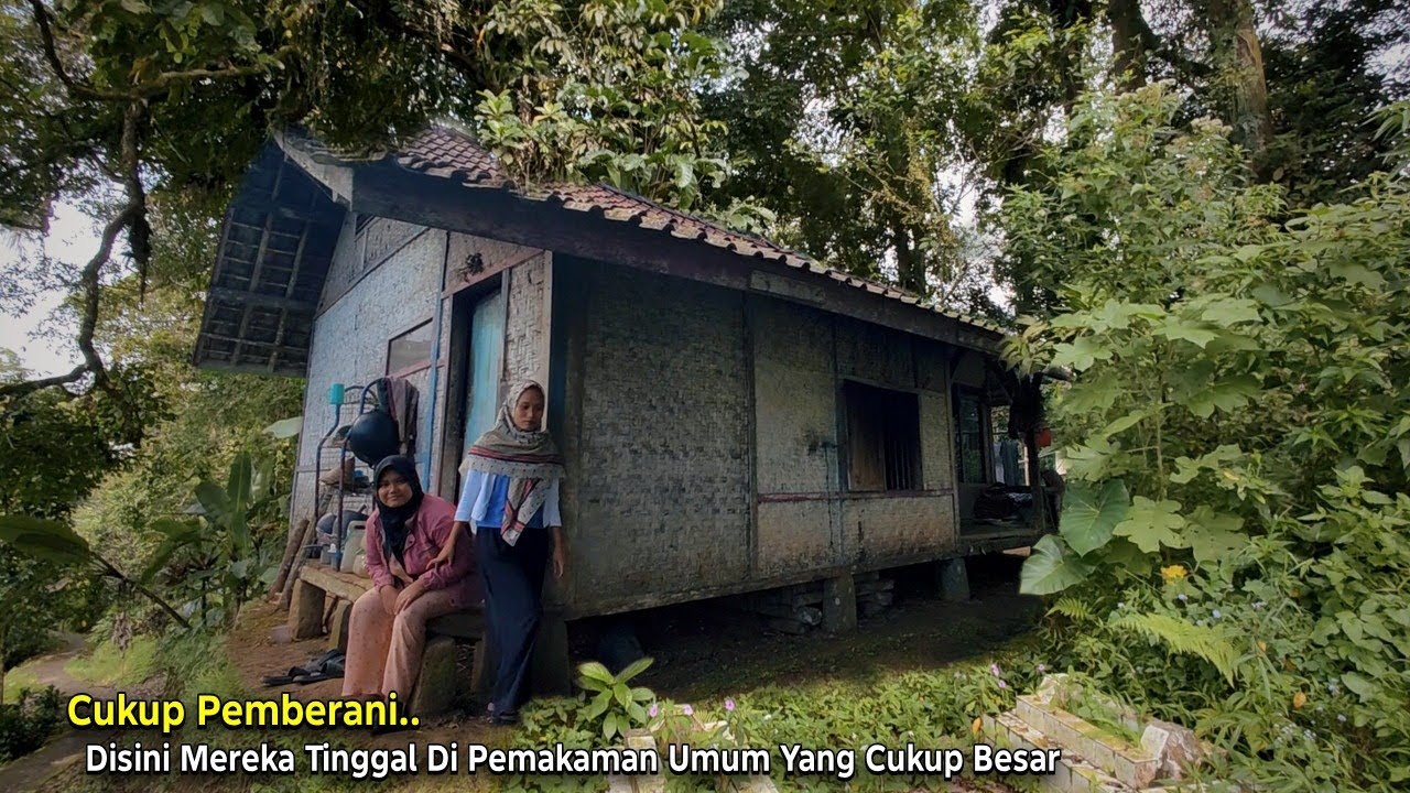 Kaget.. Seperti Inilah Suasana Ramadhan di Rumah Satu Keluarga Yg Tinggal di Area Pemakaman Umum 