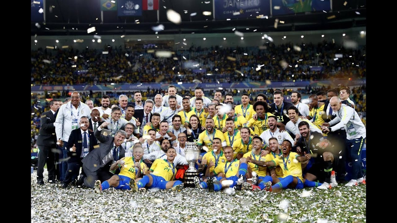 Сколько раз бразилия становилась чемпионом. Финал Кубок Бразилии по футболу. Бразилия сборная по футболу с Кубком. Кубок сборной Бразилия. Суперкубок Бразилии по футболу.