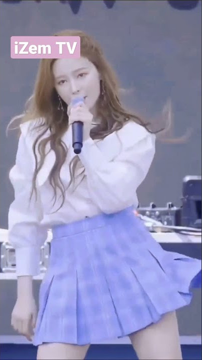 cute Nancy Momoland hip move dance
