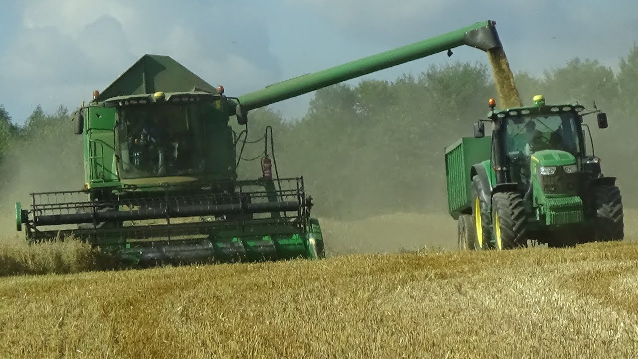 Harvest 2019 - Combining Oats with John Deere W550 & John Deeres carting
