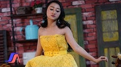 Sandrina - Di Tikung Teman (Official Music Video)  - Durasi: 3:07. 