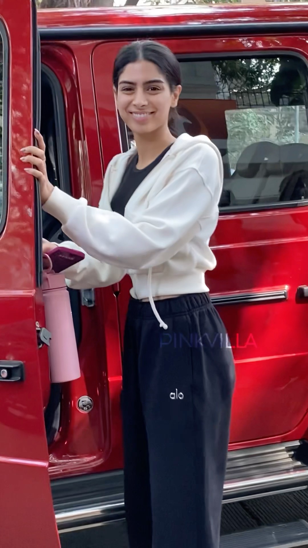 Khushi Kapoor STUNS With Her Post-Workout Glow!??? #shorts #bollywood #gym