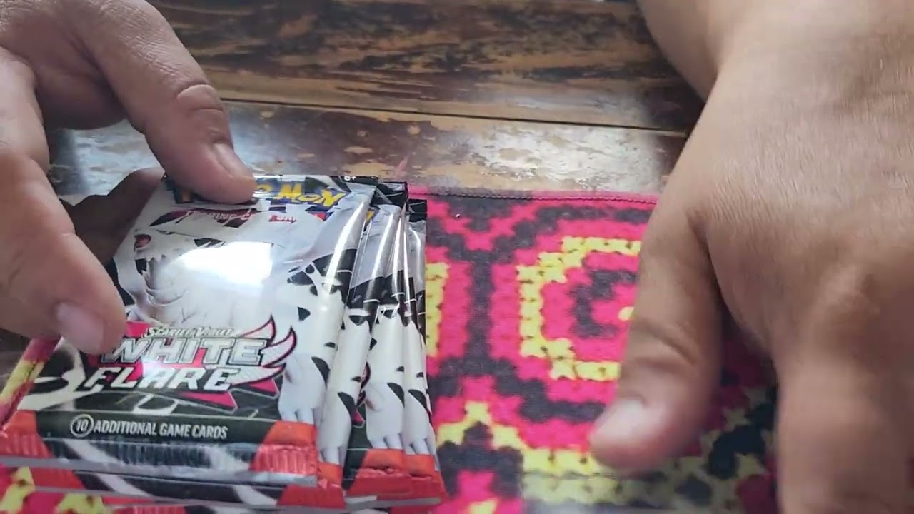 Pokemon TCG Black Bolt and White Flare booster bundle opening....