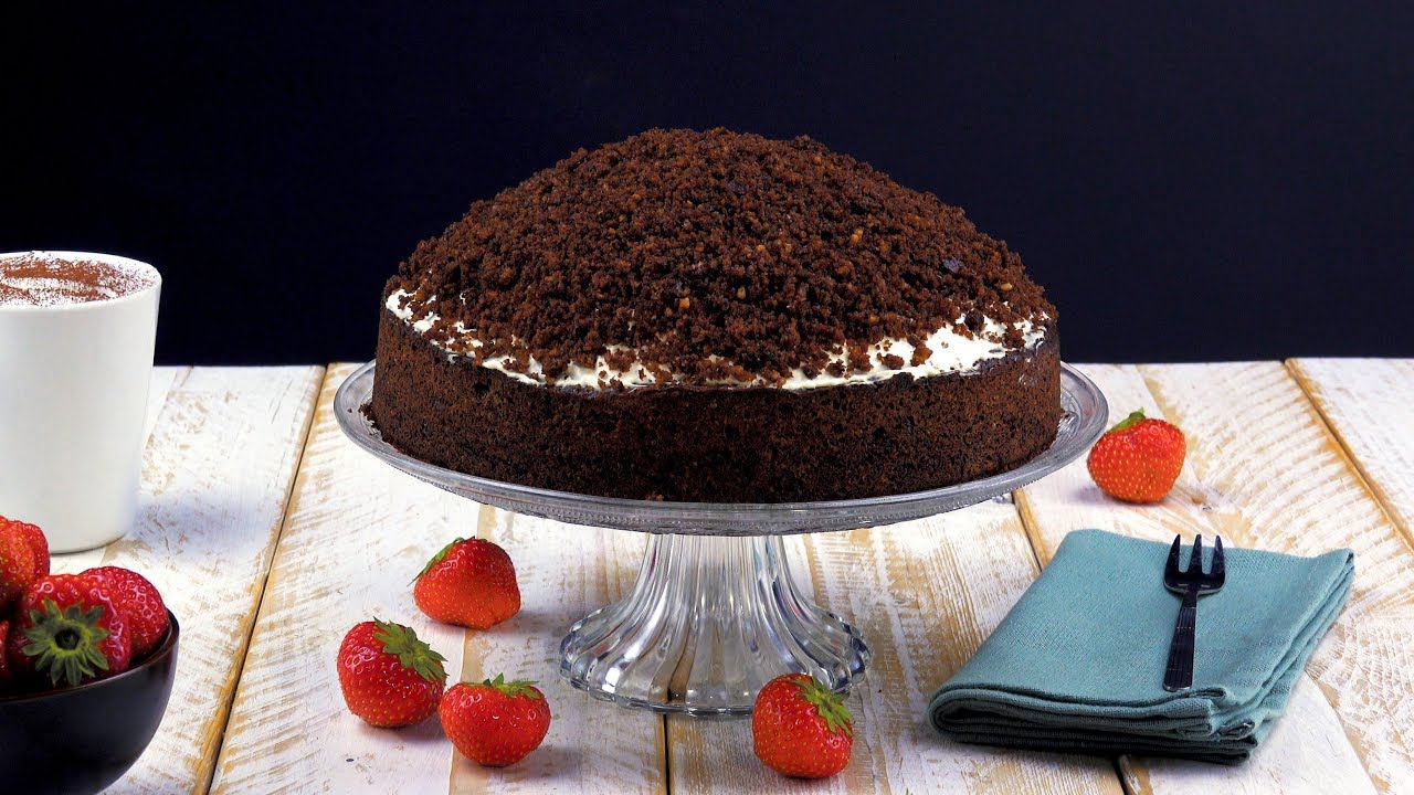 Simply Irresistible – German Cream Cake With Strawberries