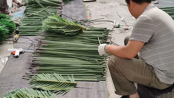 Artificial palm tree