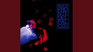 Video thumbnail of "Vasco Rossi - Vivere Una Favola (Live)"