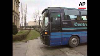 Bosnia - Kinkel and Vedrine arrive for talks
