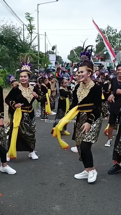 Viral Pasukan Emak emak Rempong Karnaval Bumirejo 2023