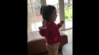 Baby chinese super eating machine - XiaoMan 小蛮 Teaching daddy dance