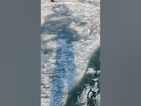 Лед трескается ! #алматы #капчагай #рыбалка - YouTube
