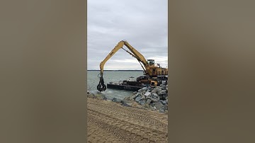 Young Corp Material Handler Front and Grapple on a PC1250 v2