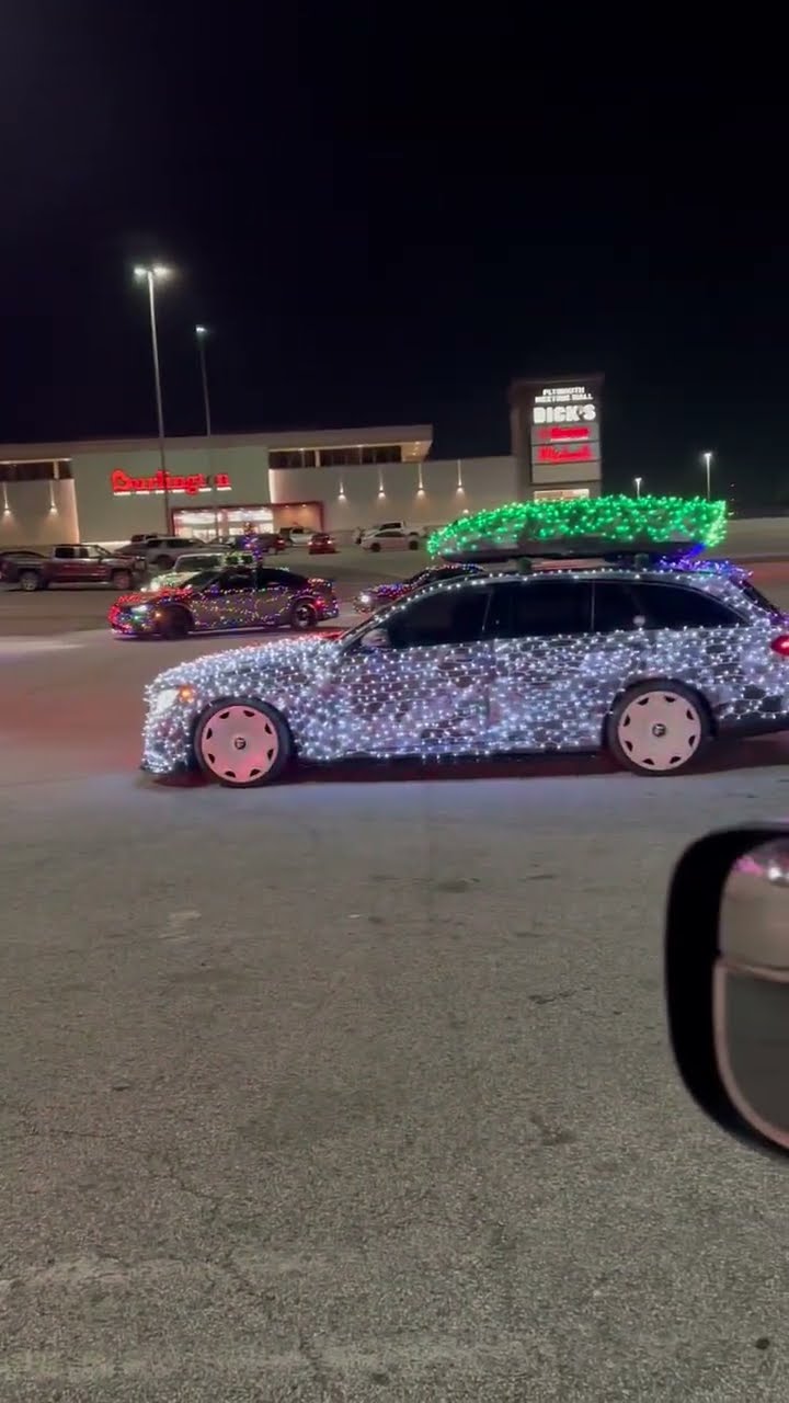 Christmas Light Car Show || ViralHog