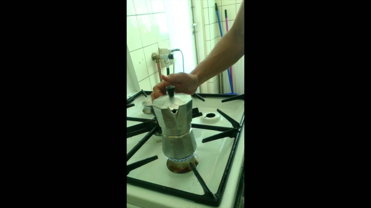 Espresso kavos gaminimas itališku Cafeteria prietaisu - YouTube
