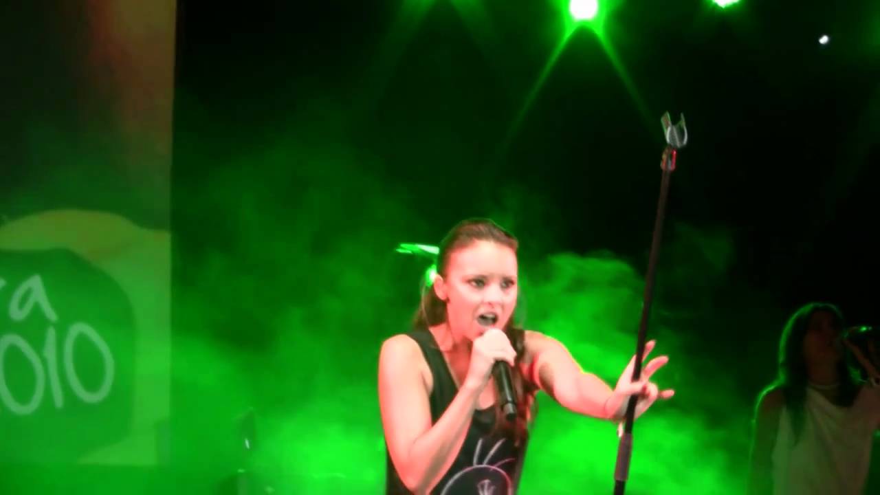 DESAFIANDO LA GRAVEDAD - Chenoa (25/09/10 El Prat de Llobregat Bcn)